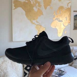 Black nike rosche